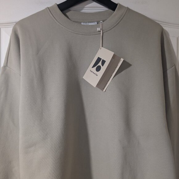 Frank and Oak | The Soft Crewneck Sweatshirt In Green - Picture 3 of 10